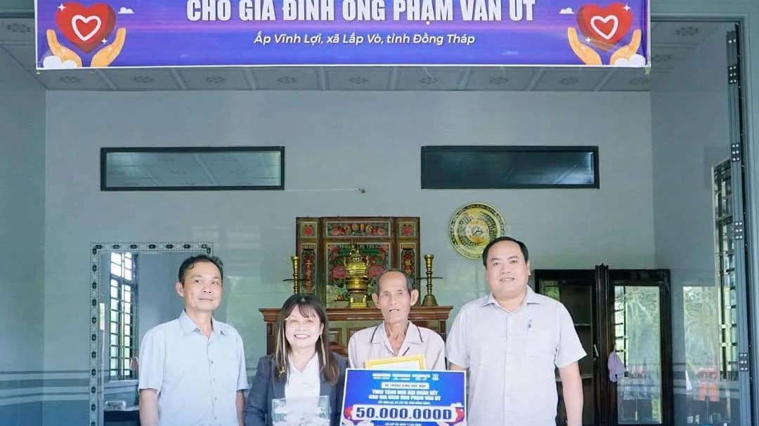 Nhà Đại Đoàn Kết NQH English - Trao Mái Ấm - Nối Yêu Thương: Hành Trình Nhân Ái Của NQH English (2) Nhà Đại Đoàn Kết NQH English - Trao Mái Ấm - Nối Yêu Thương: Hành Trình Nhân Ái Của NQH English (2)