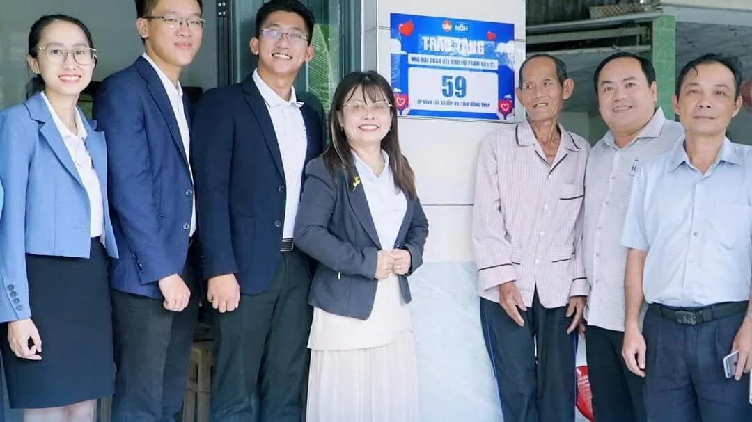Nhà Đại Đoàn Kết NQH English - Trao Mái Ấm - Nối Yêu Thương: Hành Trình Nhân Ái Của NQH English (3) Nhà Đại Đoàn Kết NQH English - Trao Mái Ấm - Nối Yêu Thương: Hành Trình Nhân Ái Của NQH English (3)