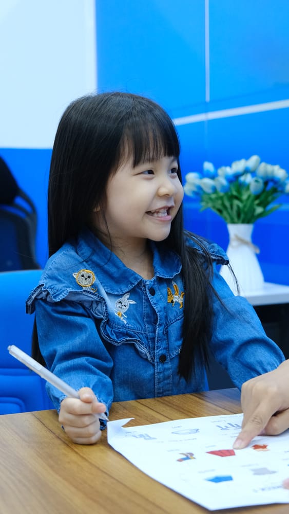 Ngoan-xinh-yêu-nhà-NQH-English