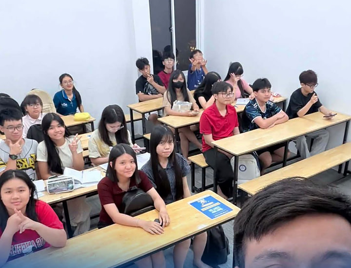 Hình Ảnh Lớp Học Của Các Bạn 2K11 Đã Khởi Động Tại NQH