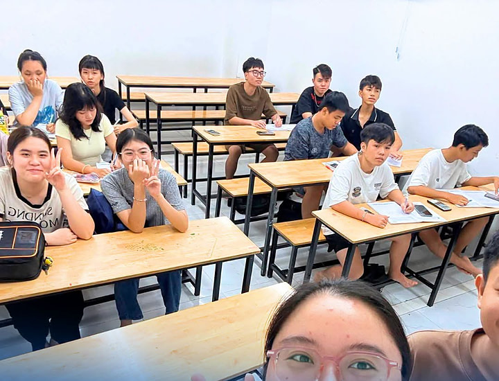 Hình Ảnh Học Sinh 2K11 Hào Hứng Trong Buổi Học Đầu Tiên Tại NQH