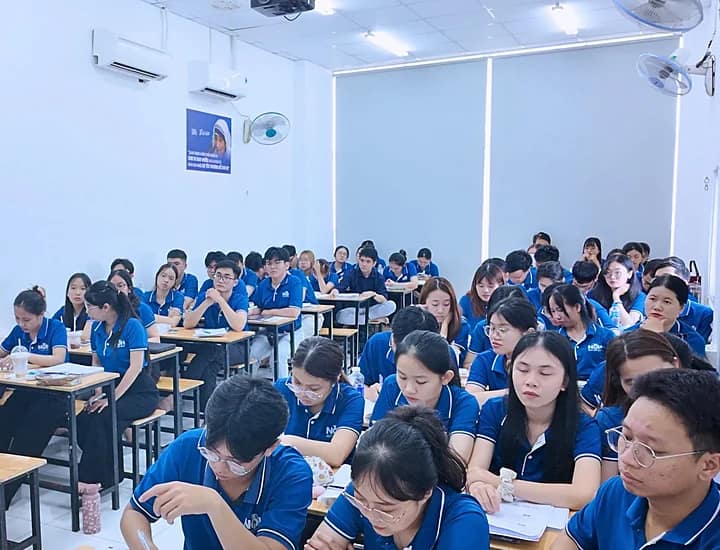 Hình Ảnh Đội Ngũ Giáo Viên Tham Gia Cuộc Thi Giáo Viên Xuất Chúng Tại NQH
