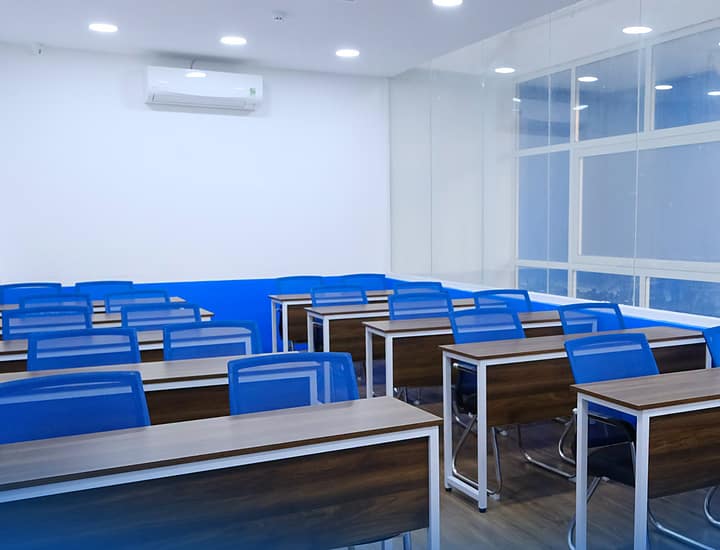 Hình Ảnh Phòng Học Máy Lạnh Rộng Rãi Tại NQH